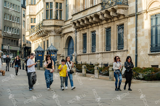 People walking and eating ice cream in Luxembourg city