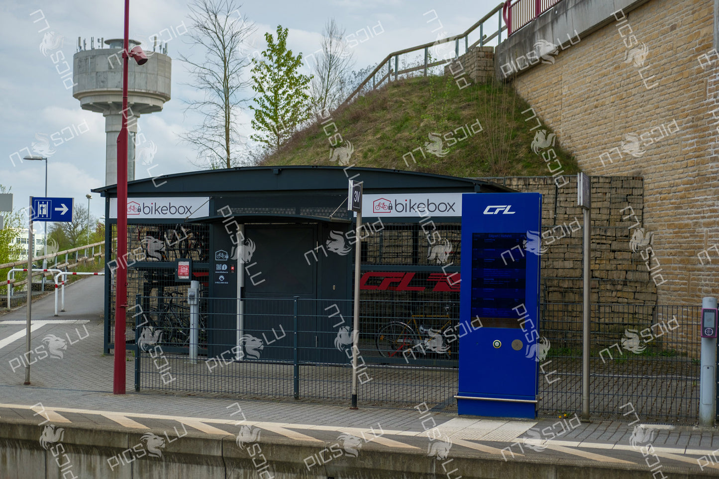 Bikebox and CFL terminal in Saulnes.