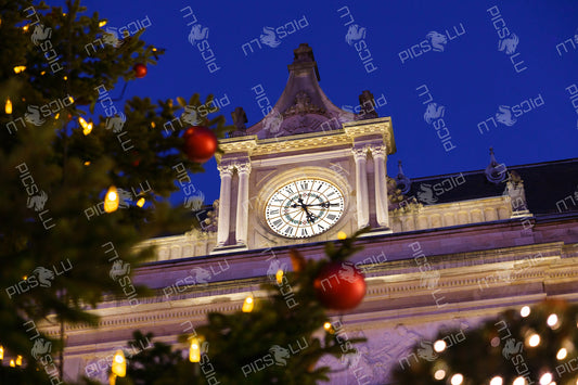 Illuminated clock on the facade of the Cercle Cité building