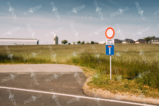Dead-end road sign near Findel Airport